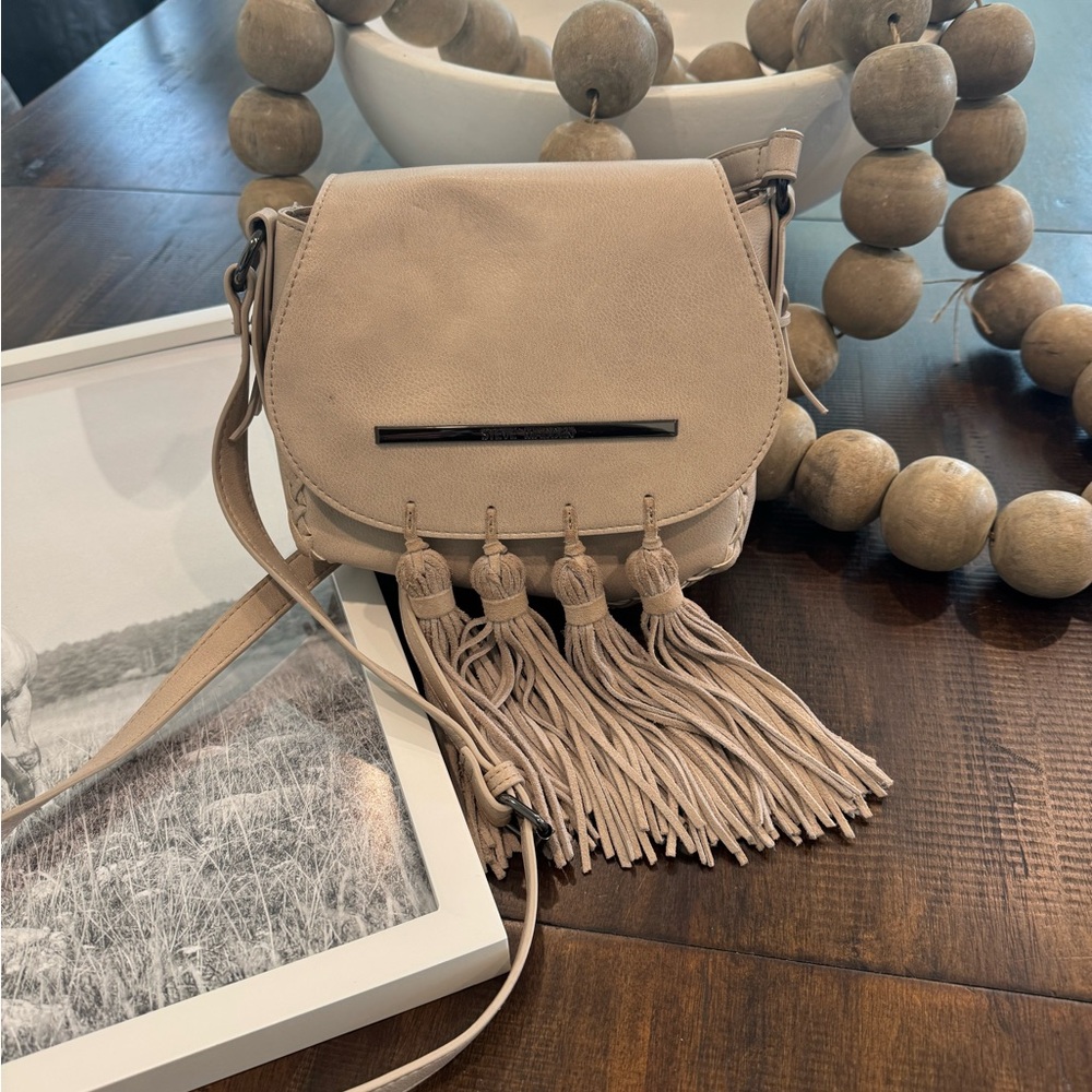 Steve Madden Beige Tassel Crossbody Bag. Western vibes!🖤